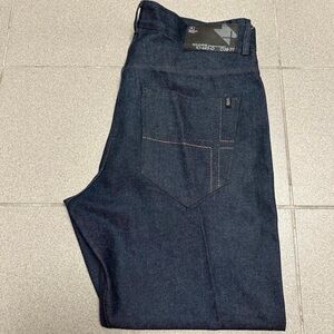 Like New Rocawear Blue Embroidered Pocketed Jeans
Size: 40”W x 34”